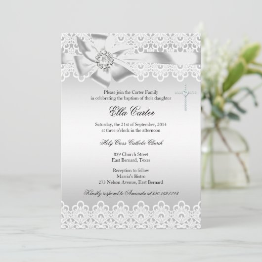 White bow & Lace Cross Baptism Uitnodiging (Staand voorkant)