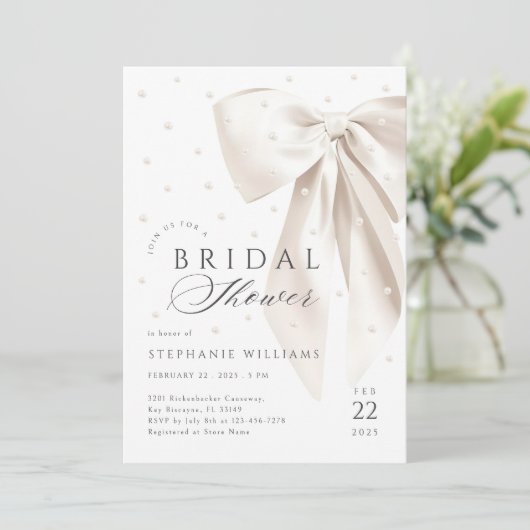 White Bow Parels Bruids Douche Uitnodiging (Staand voorkant)