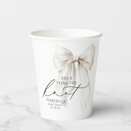 White Bow Ze bindt het knoop Vrijgezellenfeest Papieren Bekers (Achterkant)
