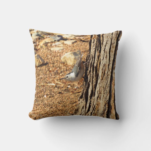 White-breasted Nuthatch Throw Pillow Kussen (Voorkant)