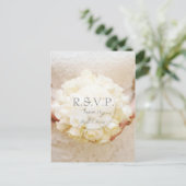 White Bridal Wedding Flower Bouquet RSVP Uitnodiging Briefkaart (Staand voorkant)