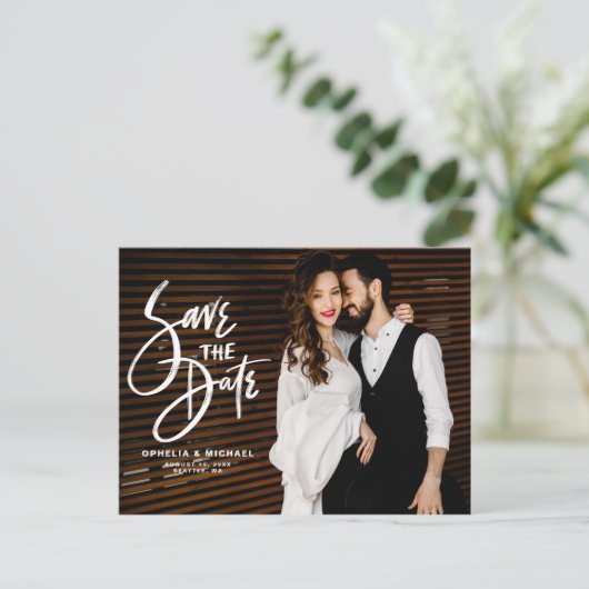 White Brush Script Typography Foto De datum opslaa Aankondigingskaart (Staand voorkant)