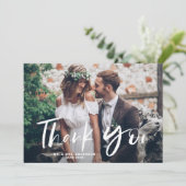 White Brushand Lettered Photo Wedding Dankuwel Bedankkaart (Staand voorkant)