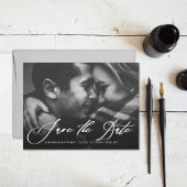 White Calligraphy Wedding Save the Date Photo Aankondigingskaart