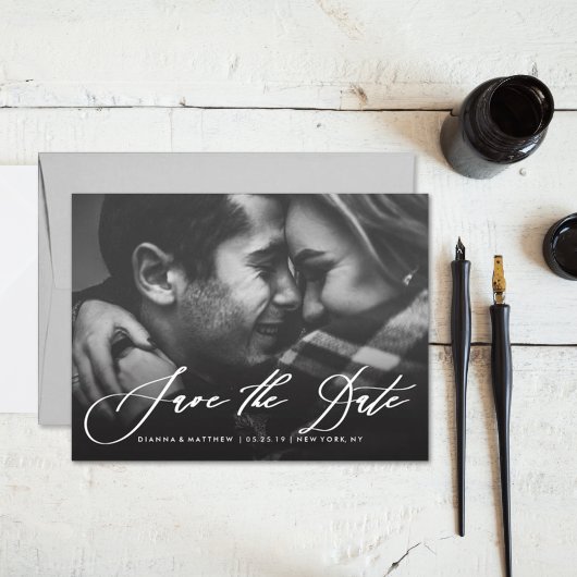 White Calligraphy Wedding Save the Date Photo Aankondigingskaart