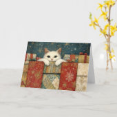 White Cat Peeking over Christmas Gifts Greeting Kaart (Gele Bloem)