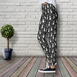 White Cats Pattern op Black Leggings