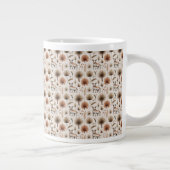 White ceramic mug featuring a repetitive floral  grote koffiekop (Rechts)