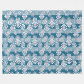 White chamomile flowers on striped blue background fleece deken (Voorkant (Horizontaal))