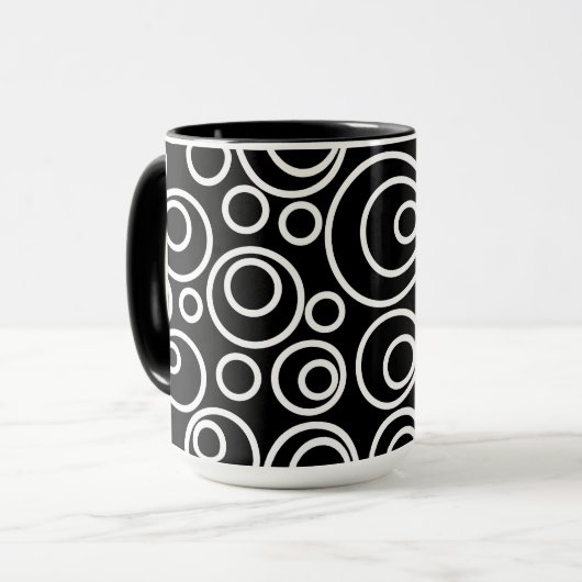White Circles Design on Black Mok (Voorkant links)