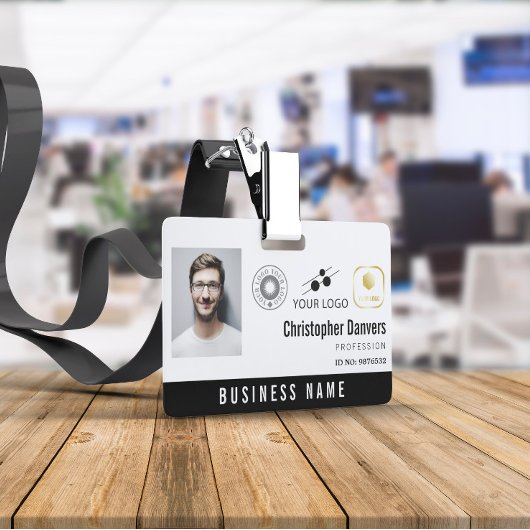 White Clean Voeg 3 logo's toe Kantoor Medewerker Badge