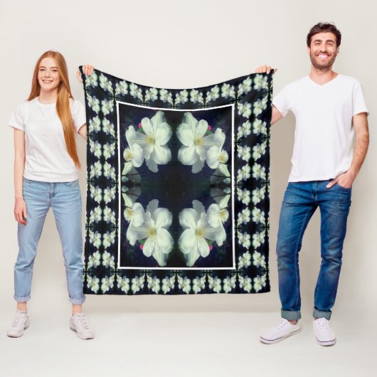 White Clematis Flower Pair Abstract Floral Pattern Fleece Deken (In situ)