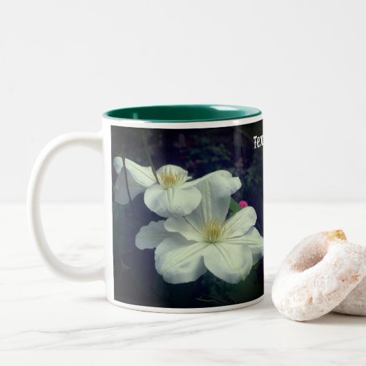 White Clematis Flower Pair Personalized Tweekleurige Koffiemok (Met donut)