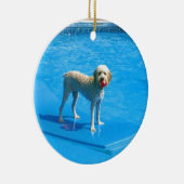 White Cockapoo Dog Swimming on a Raft Keramisch Ornament (Rechts)