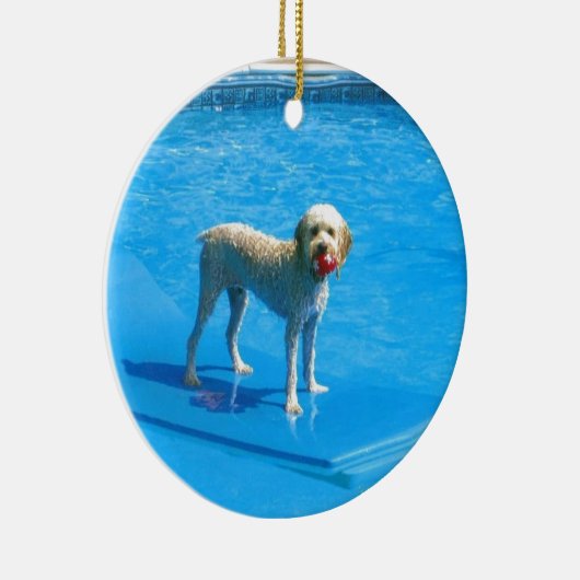White Cockapoo Dog Swimming on a Raft Keramisch Ornament (Rechts)