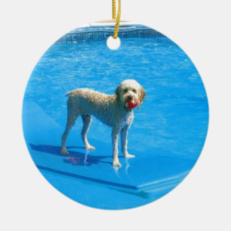 White Cockapoo Dog Swimming on a Raft Keramisch Ornament