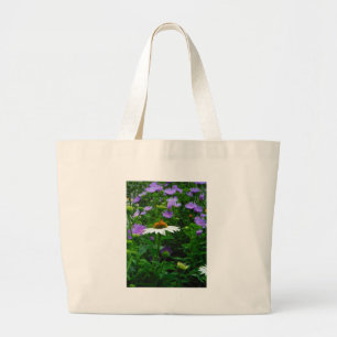 White Cone flower, paarse bloemen en moth Grote Tote Bag