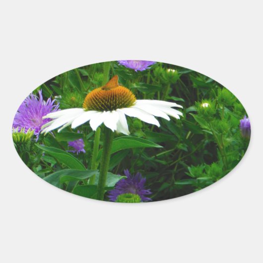 White Cone flower, paarse bloemen en moth Ovale Sticker (Voorkant)