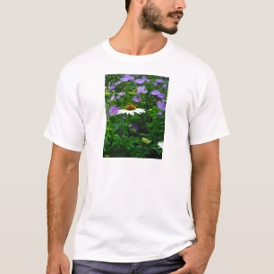 White Cone flower, paarse bloemen en moth T-shirt
