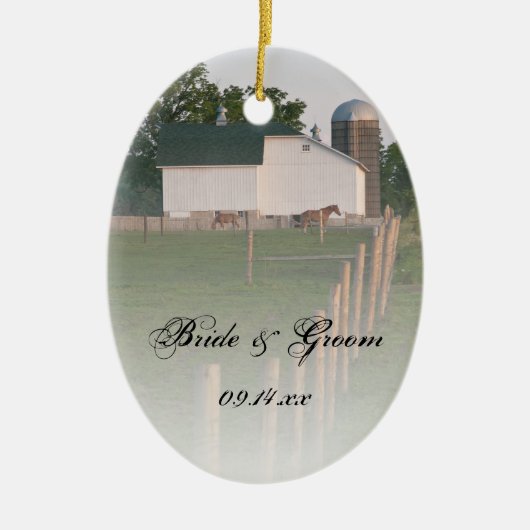 White Country Barn Wedding Keramisch Ornament (Voorkant)