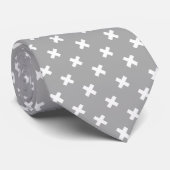 White cross stitches on grey stropdas (Opgerold)