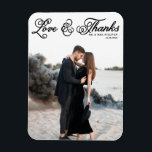 White Curly Script Liefde en Bedankt Fotobruiloft Magneet<br><div class="desc">Vier je liefde en show dankbaarheid met onze aanpasbare foto bruiloft dank je magneet! Deze unieke aandenken is ideaal om uw dierbaren te herinneren aan uw speciale dag, terwijl het uiten van uw oprechte bedankt op een gedenkwaardige manier. Deze foto-bedankkaart heeft een rustiek krullend script. Personaliseer door uw gegevens toe...</div>
