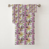 White Dahlia Flower Pattern Nature Bad Handdoek (Insitu)