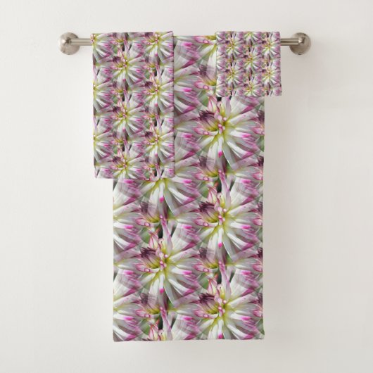 White Dahlia Flower Pattern Nature Bad Handdoek (Insitu)