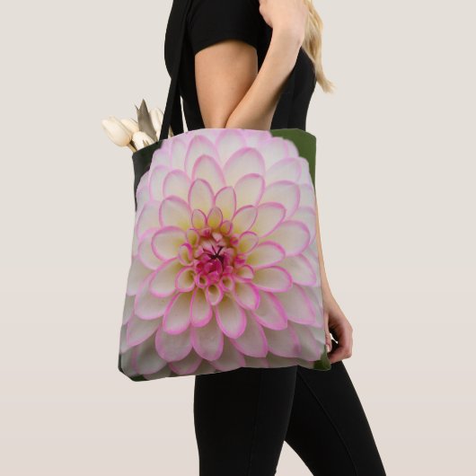 White Dahlia met roze velg Tote Bag (Dichtbij)