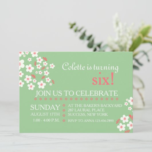 White Dainties Floral Uitnodiging (Staand voorkant)