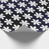 White Daisies and Pearls on Black Cadeaupapier (Hoek)