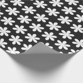 White Daisies on Black Cadeaupapier (Hoek)