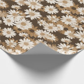 White Daisies on Chocolate Brown Floral Pattern Cadeaupapier (Hoek)