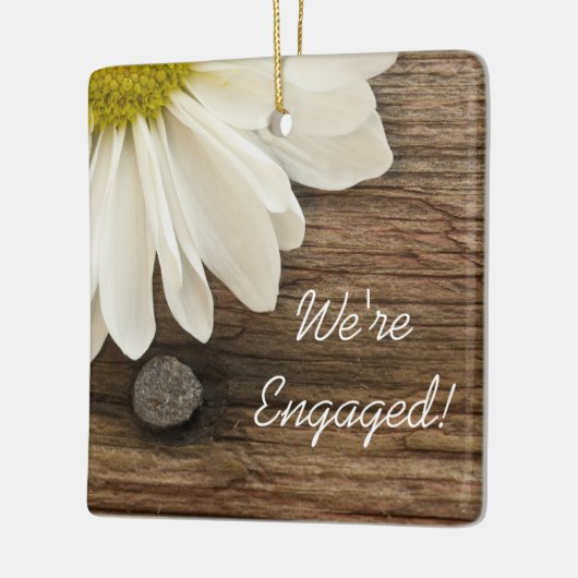 White Daisy and Barn Wood Country Verloving Keramisch Ornament (Links)