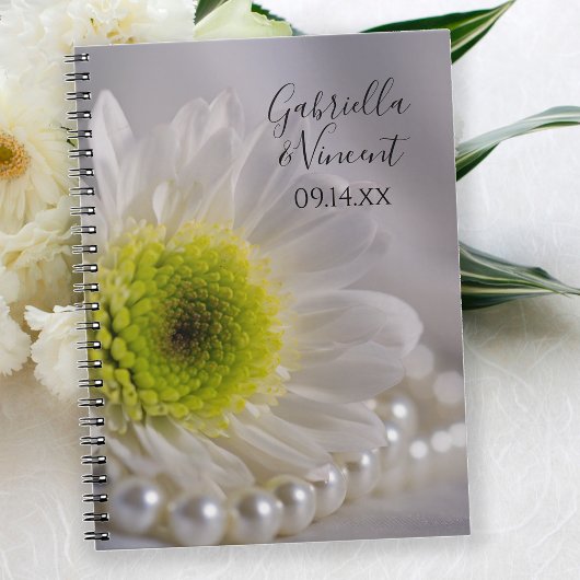 White Daisy and Pearls Wedding Notitieboek