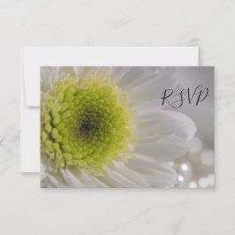White Daisy and Pearls Wedding RSVP Reply Kaart
