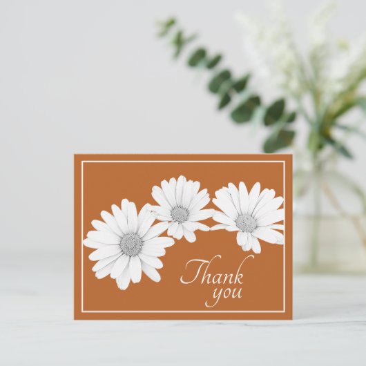 White Daisy Chain met Cinnamon Backdrop Dank u Briefkaart (Staand voorkant)