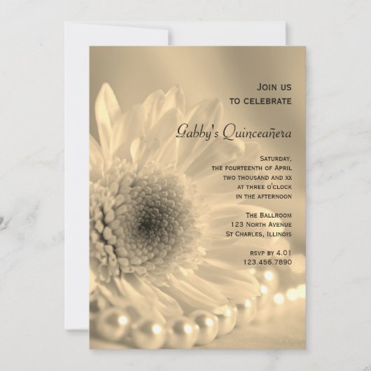 White Daisy en Pearl Quinceañera Party Invitation Kaart (Voorkant)