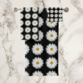White Daisy Floral Pattern on Black Bad Handdoek