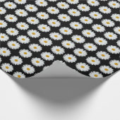 White Daisy Floral Pattern on Black Cadeaupapier (Hoek)