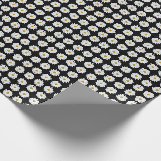 White Daisy Floral Pattern on Black Cadeaupapier (Hoek)