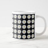 White Daisy Floral Pattern on Black Grote Koffiekop (Rechts)