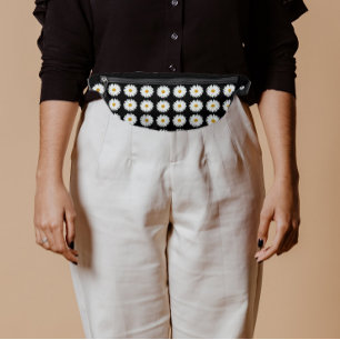 White Daisy Floral Pattern on Black Heuptasje