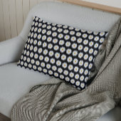 White Daisy Floral Pattern on Black Kussensloop