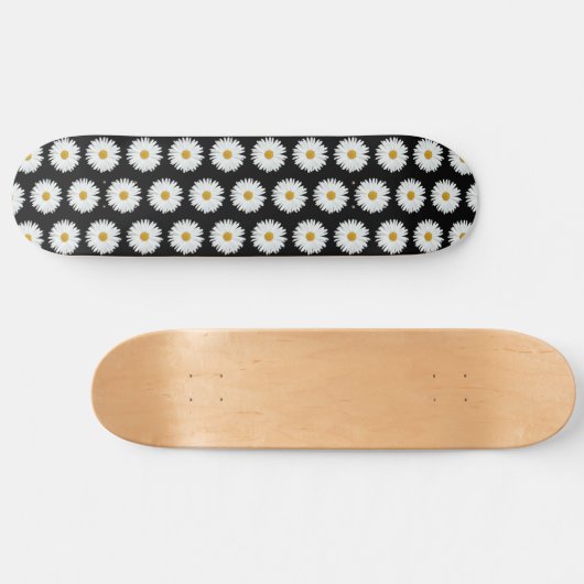 White Daisy Floral Pattern on Black Persoonlijk Skateboard (Horizontaal)