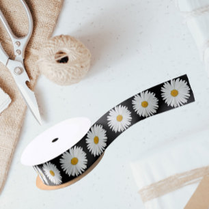 White Daisy Floral Pattern on Black Satijnen Lint