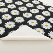 White Daisy Floral Pattern on Black Sherpa Deken (3/4)