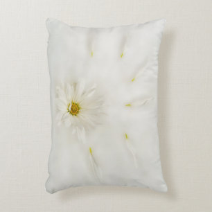 White Daisy Flower Lumbar Pillow Accent Kussen