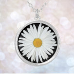 White Daisy Flower on Black Floral Zilver Vergulden Ketting<br><div class="desc">Maak een verklaring van de mode met dit ketting bediende met ketting die het foto-afbeelding van een ,  witte Daisy bloem op een zwarte achtergrond kenmerkt. Een mooi,  bloemetjesontwerp! Selecteer uw begeleidende vorm,  grootte,  en metaal afwerking.</div>