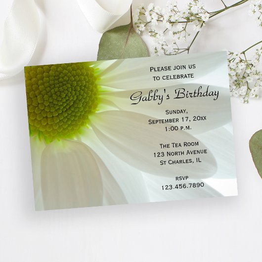 White Daisy Flower Petals Birthday Party Kaart